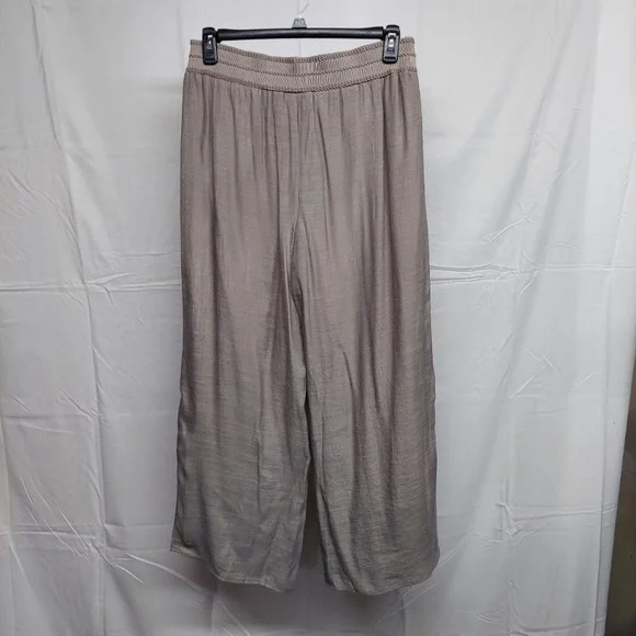 Women’s Medium pants. Super comfy! - Picture 1 of 3